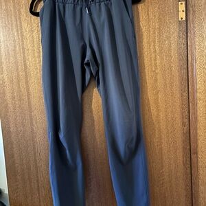 Lululemon On The Fly sz 4